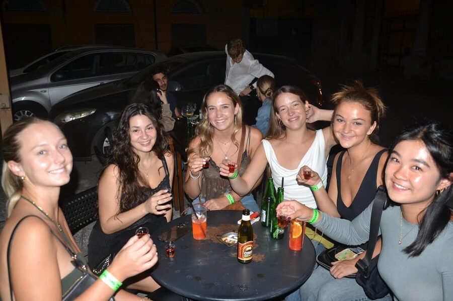 Palermo: Guided Bar Crawl with Shots and Discounts on Drinks - Inside the bars: DJs, live music, and a crowd that actually wants to party