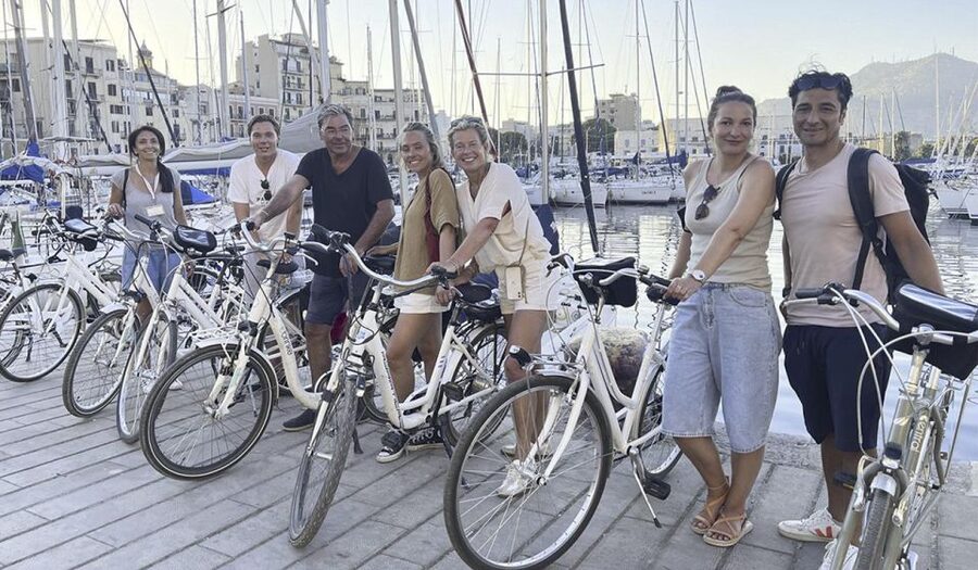 Palermo: Guided Bike Tour with Street Food Tasting - How the guide keeps you safe while telling a city story