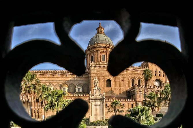 Palermo No Mafia walking tour: discover the Anti-mafia culture in Sicily - Stop 4: Palermo Cathedral and the Catholic Church story