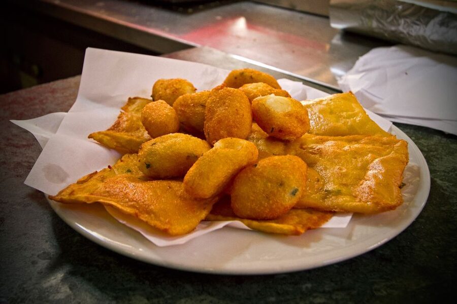 Palermo: Small Group Night Street Food Tour - More than safe bites, yes, you may meet the spleen sandwich