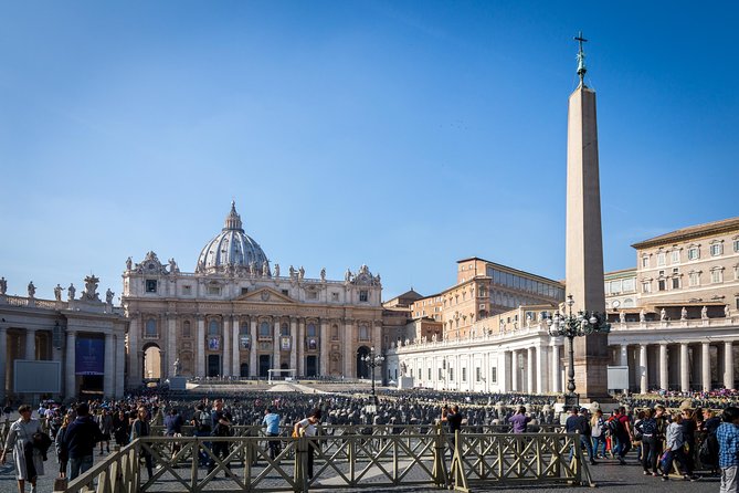 Papal Audience with Pope Leo XIV and Expert Local Guide - Entering the Vatican area, what happens before the pope arrives