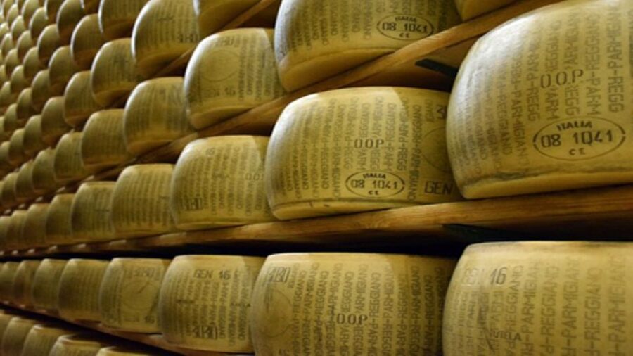 Parma: Parmigiano Production and Parma Ham Tour & Tasting - Cheese Tasting and the On-Site Shop: How to Choose Your Favorite Age