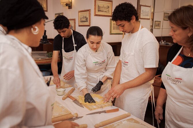 Pasta Cooking Class in Rome - Fettuccine Class in Piazza Navona - How the 2-hour experience plays out, from Rome sights to the pasta table
