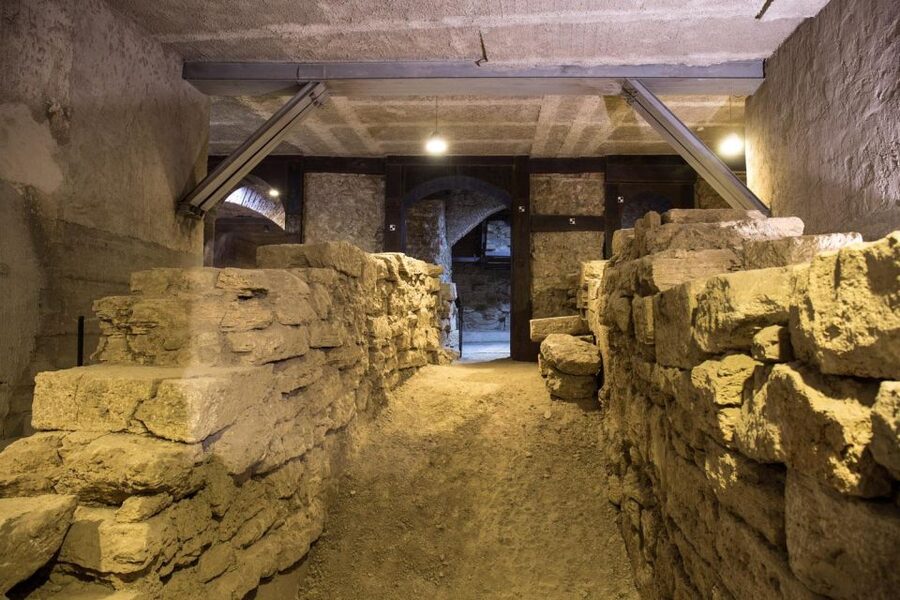Perugia: Entry Ticket and Guided Tour of Perugia Underground - What you actually see: Etruscan, Roman, and medieval layers in practice