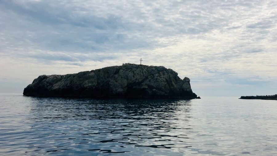 Polignano a Mare: Boat Trip, Swim & Cave with Aperitif - Le Grottelle (Hermit Caves) and Grotta delle Monache: seeing caves from below the cliff line