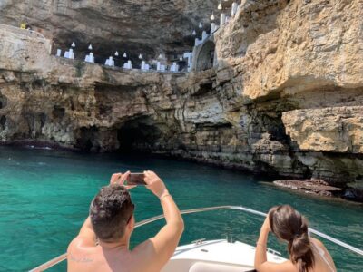 Polignano a Mare: Cave Boat Tour with Aperitif