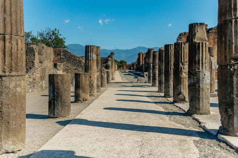 Pompeii: Archaeological Park Tour with Ticket on request - Finding the group fast at Circumvesuviana