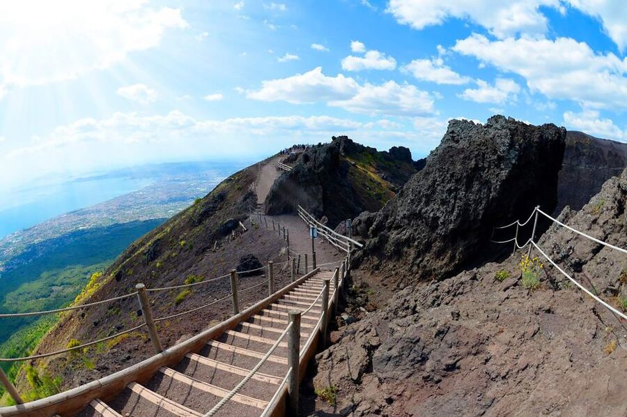 Pompeii: Day Tour of Pompeii and Vesuvius with Bus Transfer - After the guide: how the break before Vesuvius really works