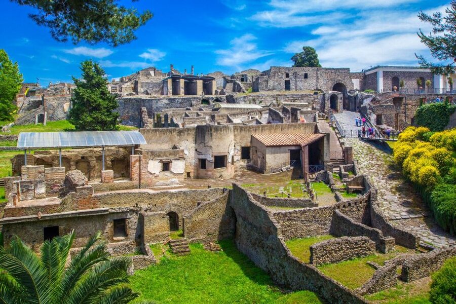 Pompeii: Day Tour of Pompeii and Vesuvius with Bus Transfer - Weather reality in Campania: what happens if Vesuvius closes