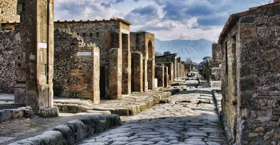 Pompeii: Day Tour of Pompeii and Vesuvius with Bus Transfer - Pompeii’s main streets with a certified guide and express entry