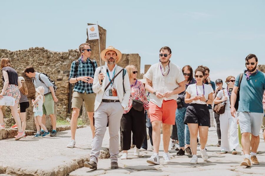 Pompeii: Entry Ticket and Guided Tour with an Archaeologist - Meeting point and smart prep for uneven Pompeii streets