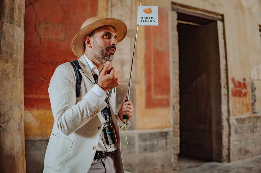 Pompeii: Entry Ticket and Guided Tour with an Archaeologist - Foro Civile di Pompei: public life, meetings, and the Roman machine