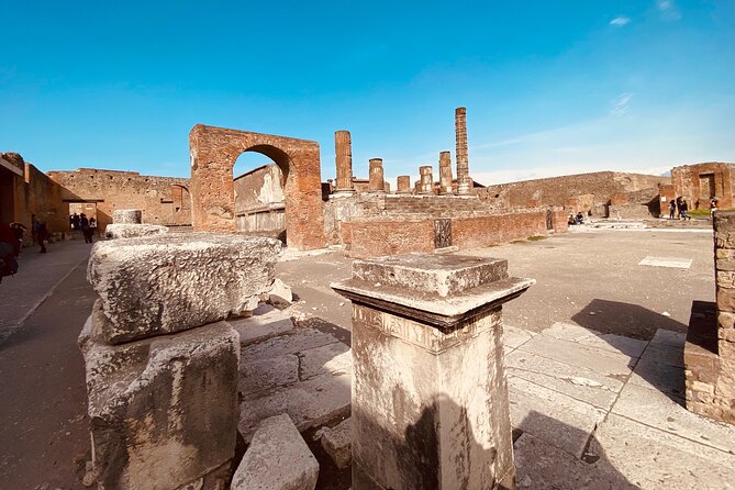 Pompeii Private Tour with an Archaeologist and Skip The Line - 3 hours - Gladiators, the Lupanar, and the temples: where the city gets real