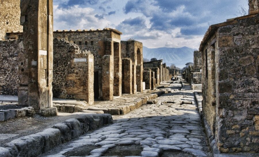 Pompeii: Skip-the-Line Entry Ticket with Audio Guide or Tour - Audio guide on your phone: how to use it without getting frustrated