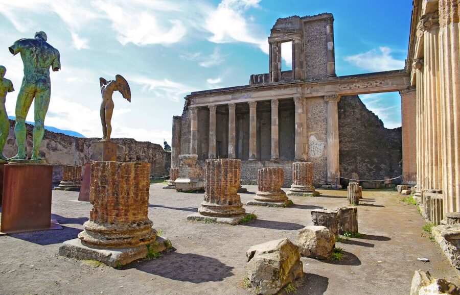 Pompeii: Skip-the-line-Ticket and Guided Tour - Mount Vesuvius views: why the setting matters