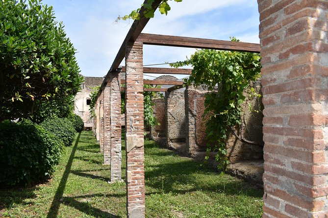 Pompeii Skip-the-line Tour with Archaeologist Guide - Theater, baths, and everyday streets you can walk through
