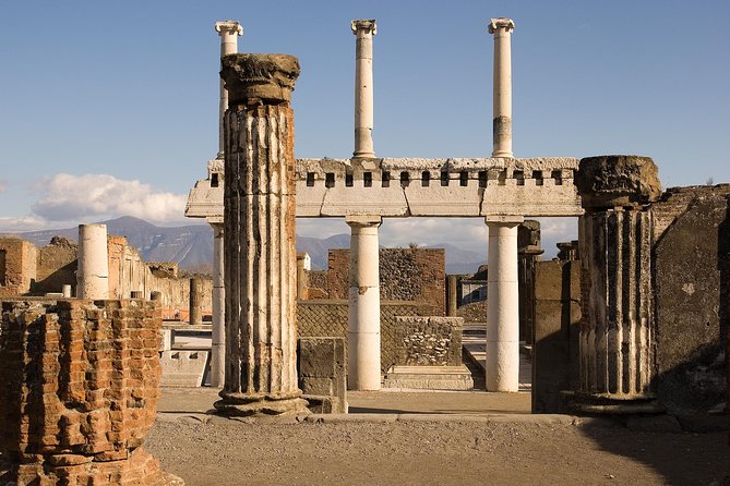 Pompeii Skip-the-line Tour with Archaeologist Guide - Gladiator barracks and how Roman security training worked