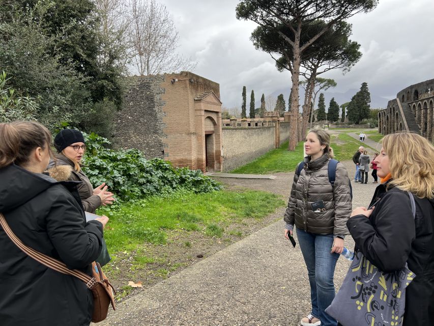 Pompeii: Small-Group Guided Tour with Skip-the-Line Ticket - Stop 6: Garden of the Fugitives, the casts that stay with you
