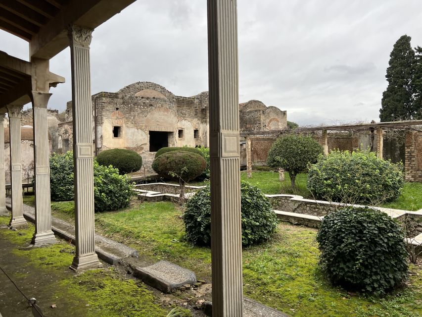 Pompeii: Small-Group Guided Tour with Skip-the-Line Ticket - Stop 1: Pompeii Archaeological Park, where you get your bearings
