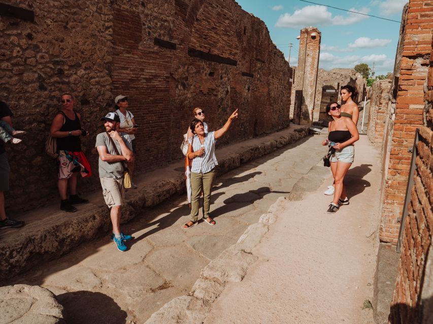 Pompeii: Small-Group Tour of Pompeii and Herculaneum - Herculaneum for Two Hours: Smaller City, Better Preserved Rooms