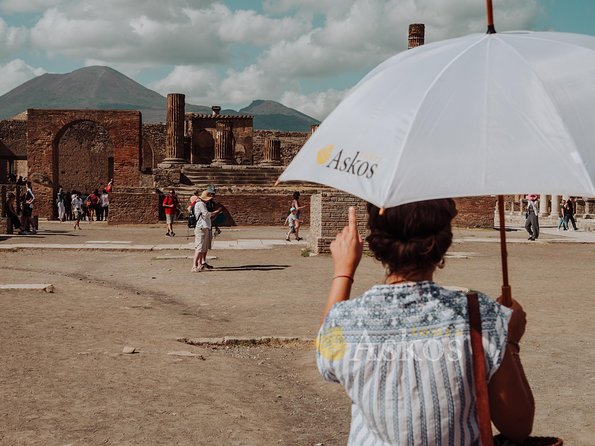 Pompeii Small Group Tour with an Archaeologist - Why an archaeologist guide changes Pompeii fast