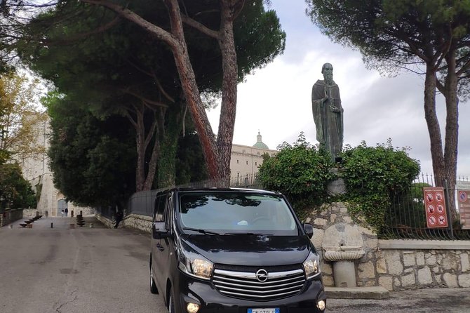 Private Departure Transfer: Hotel to Rome Fiumicino Airport - Family-friendly space, luggage included (with limits)