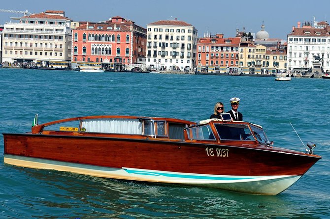 Private tour on Murano Island: discover the art of Artisanal Glassblowing - Inside the glass-making factory, what you should actually watch for