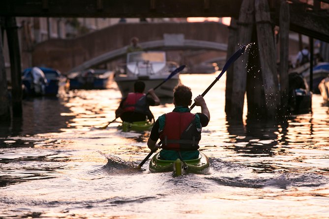 Real Venetian Kayak - Tour of Venice Canals with a Local Guide - What the Guide Teaches You While You Paddle