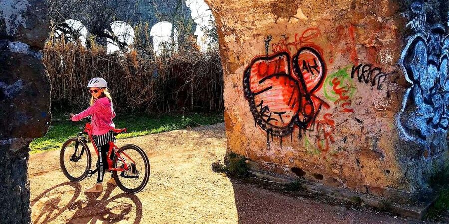 Rome: Appian Way & Catacomb Sunset E-bike Tour with Aperitif - Porta San Sebastiano to the Catacombs: warm up, then go underground
