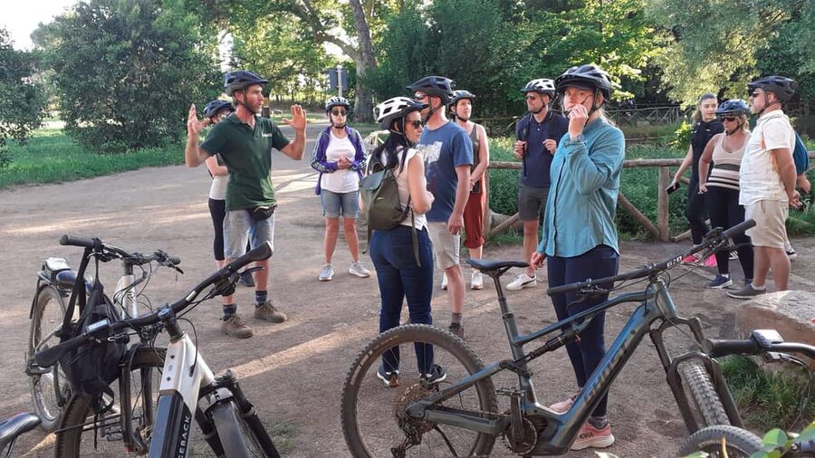 Rome: Appian Way E-Bike Tour Catacombs, Aqueducts & Picnic - Parco degli Acquedotti and the aqueducts of Claudio and Felice
