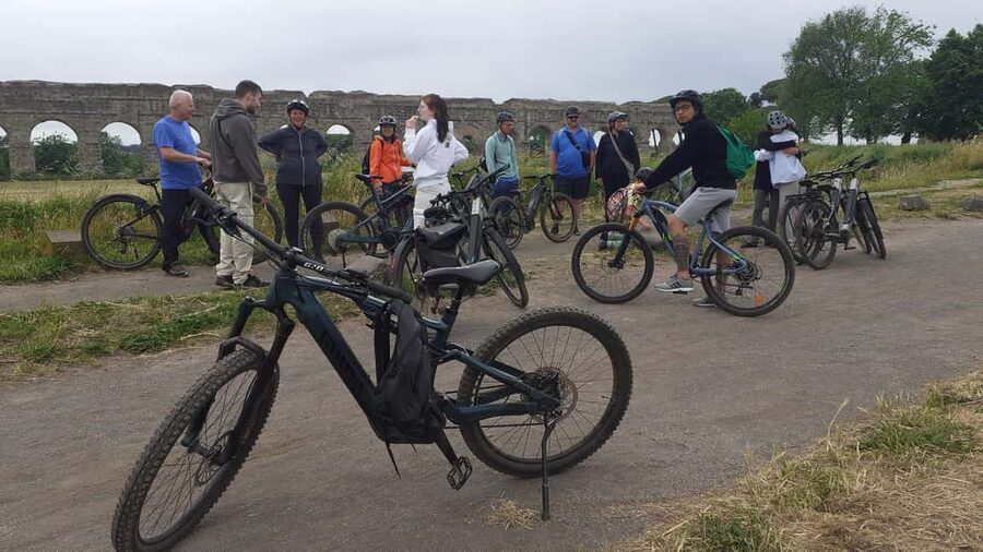 Rome: Appian Way E-Bike Tour Catacombs, Aqueducts & Picnic - Parco della Caffarella and the ride back through green spaces