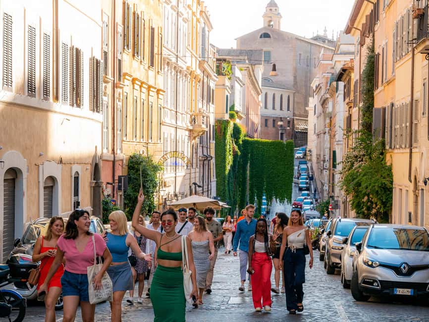 Rome: Bar Crawl with Local Guide & Drinks - The storytelling angle: spicy Rome past, told on foot