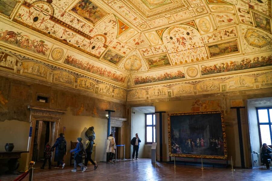 Rome: Castel Sant'Angelo Skip-the-Line Entry Ticket - Using the smartphone audio guide without draining your battery