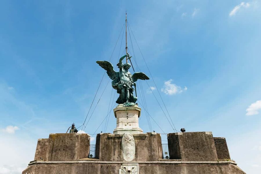 Rome: Castel Sant'Angelo Skip-the-Line Guided Tour - Art in context: sculptures, paintings, treasury, and the pope’s apartment