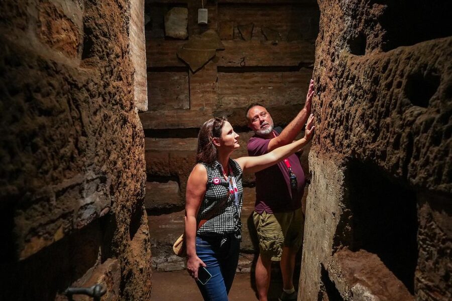 Rome: Catacombs and Capuchin Crypt Guided Tour with Transfer - Catacombs of Rome: paintings, papal crypts, and what you see before you descend