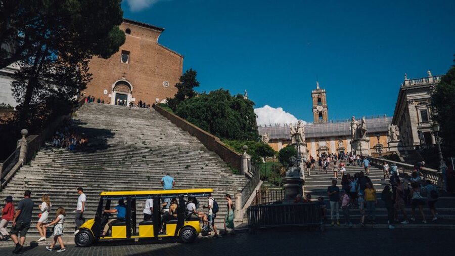 Rome: City Highlights Golf Cart Tour with Local Guide - Piazza Venezia to the Colosseum, getting iconic views without the stress