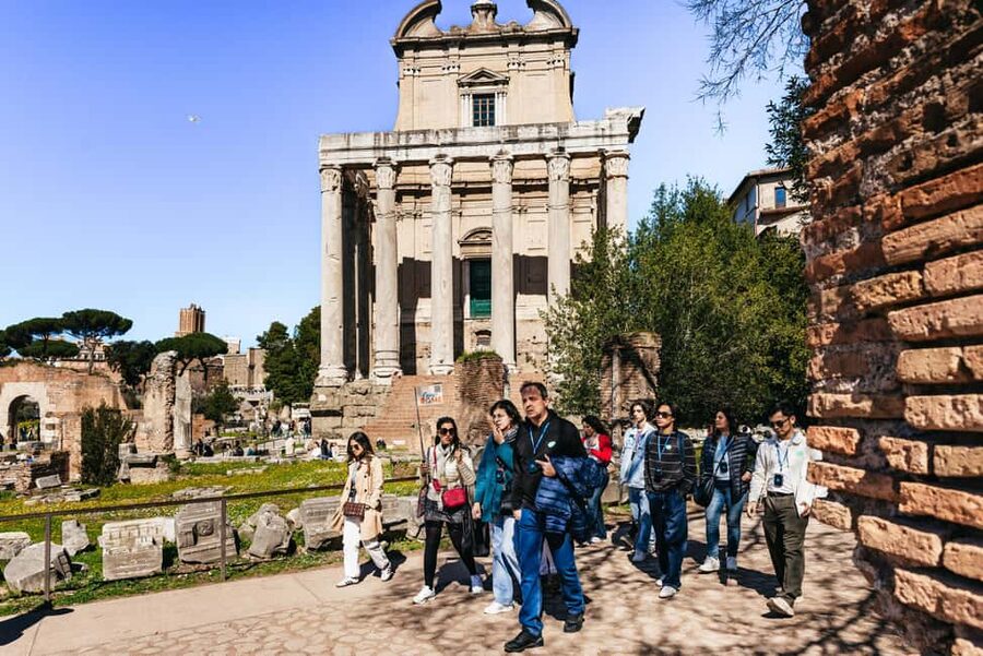 Rome: Colosseum, Forum & Palatine Hill Tour & Optional Arena - Finding Via delle Terme di Tito 93 and Getting Checked In