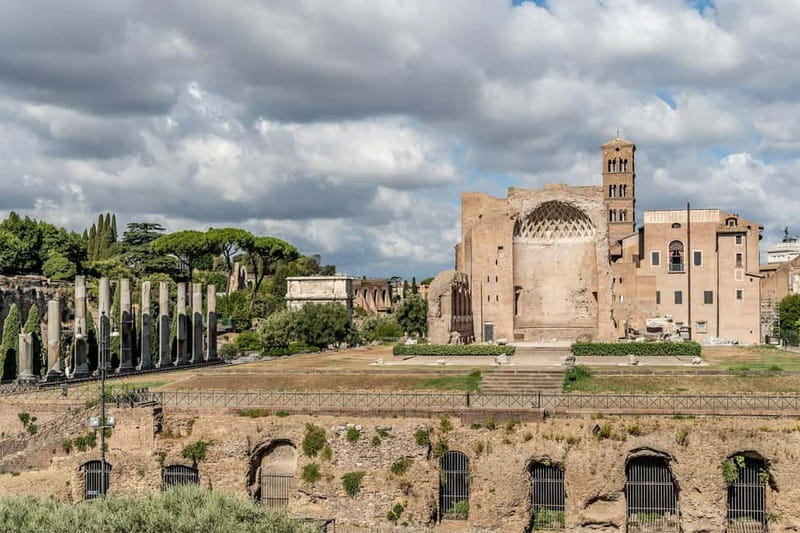 Rome: Colosseum & Forum Small Group Tour with Palatine Hill - Meeting up near Via del Colosseo, then getting moving fast