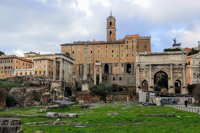 Rome: Colosseum Guided Tour with Roman Forum and Palatine hill - Guides, pace, and group size: what to expect in real time
