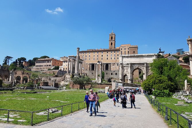 Rome: Colosseum, Palatine Hill and Roman Forum Guided Tour - Palatine Hill: Old Roots and Imperial Homes in One Sweep