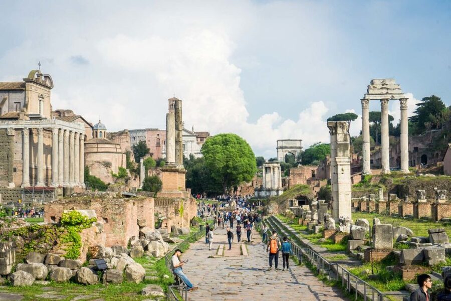 Rome: Colosseum, Roman Forum and Palatine Hill Group Tour - Palatine Hill: emperor living, Julius Caesar’s cremation site, and big views