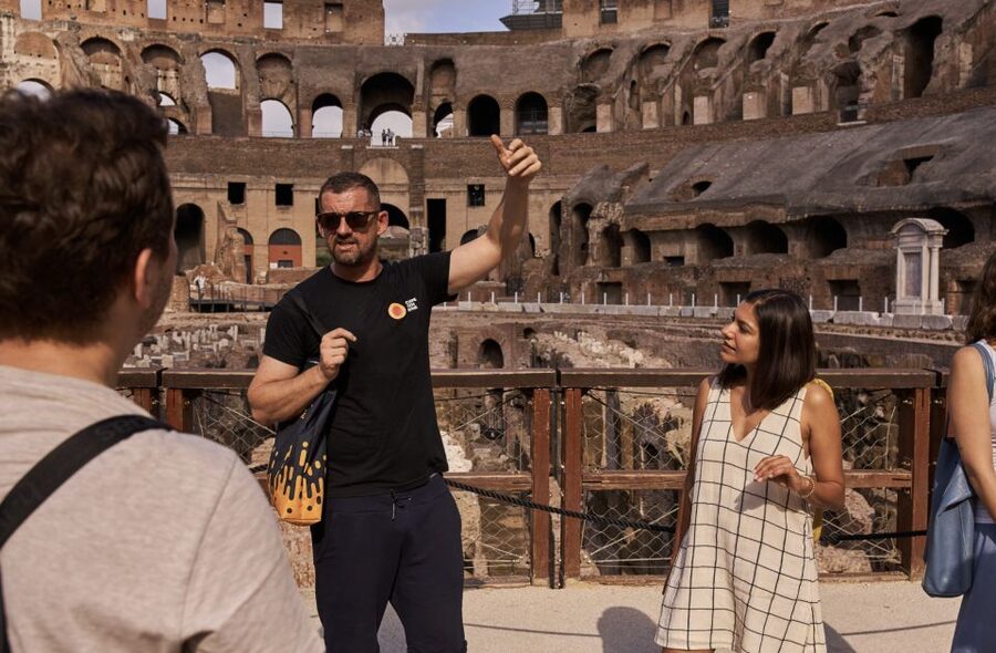 Rome: Colosseum, Roman Forum & Palatine Hill Guided Tour - How the guide keeps the group moving (without leaving you behind)