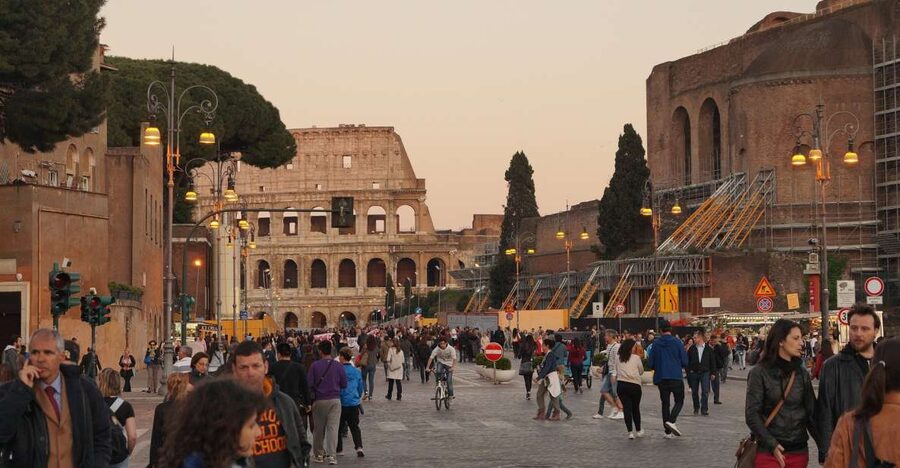Rome: Colosseum, Roman Forum & Trajan's Market Exterior Tour - Roman Forum and the Via dei Fori Imperiali: The Layout Gets Explained