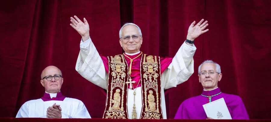 Rome: Escorted Papal Audience Experience with Entry Ticket - From the square to the popemobile: how you position yourself