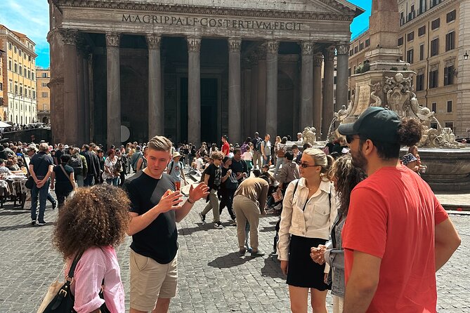 Rome: Guided Small Group Walking Tour of City Highlights - Where You Meet and How Not to Get Stuck Looking Around