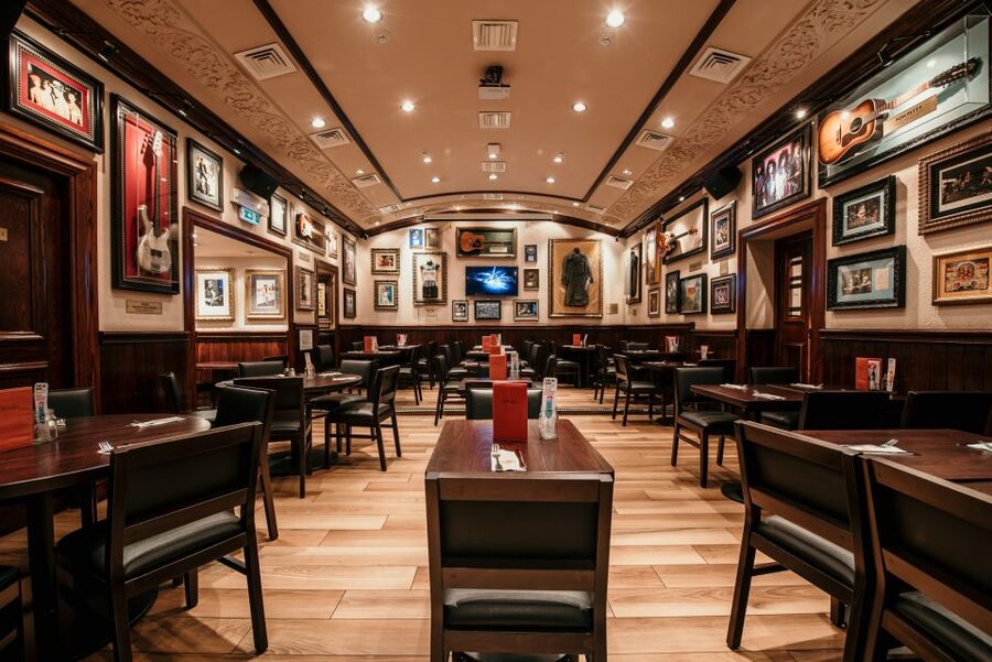 Rome: Hard Rock Cafe Experience - Seating options: inside, outside, and what to do if the room assignment matters
