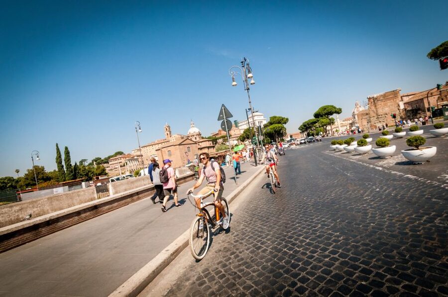 Rome: Highlights Bike Tour - Arch of Constantine and the Colosseum: Fast, Then Deep