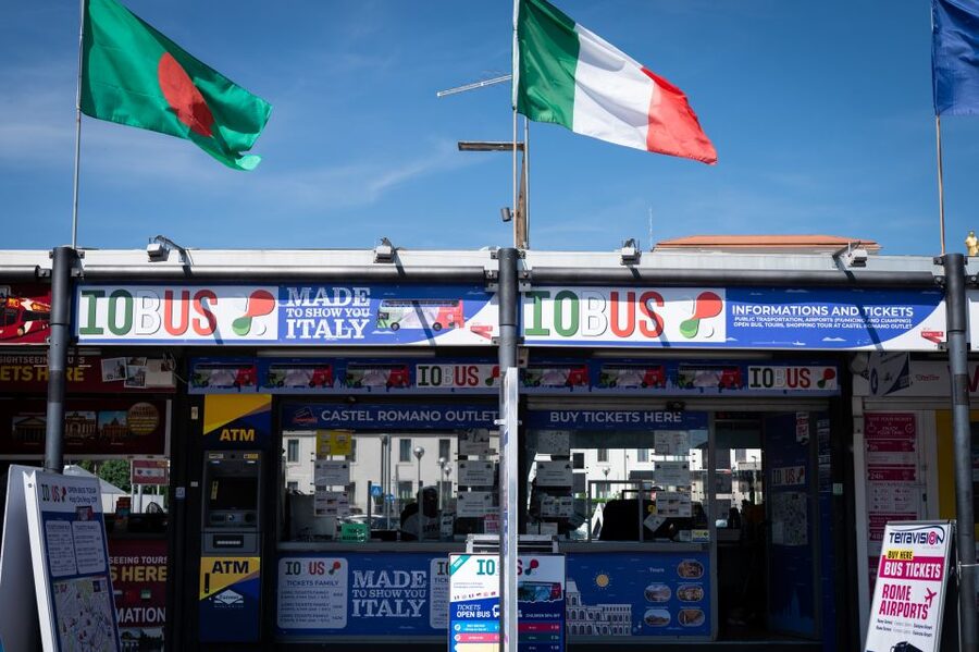 Rome: Hop-On Hop-Off Open-Top Bus City Tour - Santa Maria Maggiore and the early route feel