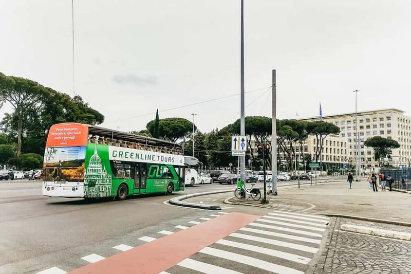 Rome:Hop-On Hop-Off Panoramic Open Bus Ticket 3 Circuits x 1 - Circus Maximus and Piazza Venezia: two viewpoints that help you feel Rome