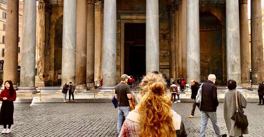 Rome: Pantheon Small Group Tour and Skip-the-Line Ticket - Meeting at the Pantheon fountain, finding the yellow sign, then walking straight in